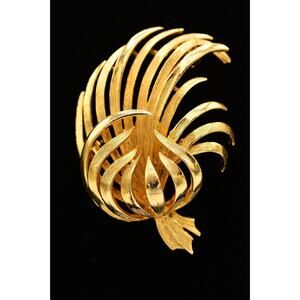 Lisner Vintage Pin Brooch Flower Leafy Rich Brushed Gold Chunky Signed BinAC